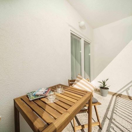 Apartments And Room Anka Vodice Kültér fotó