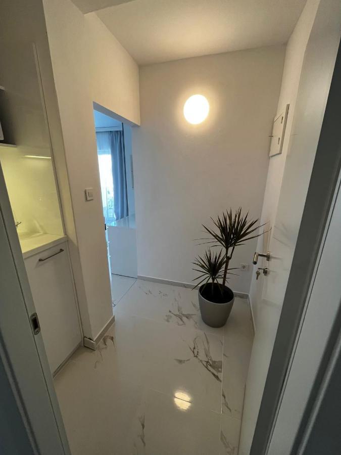 Apartments And Room Anka Vodice Kültér fotó