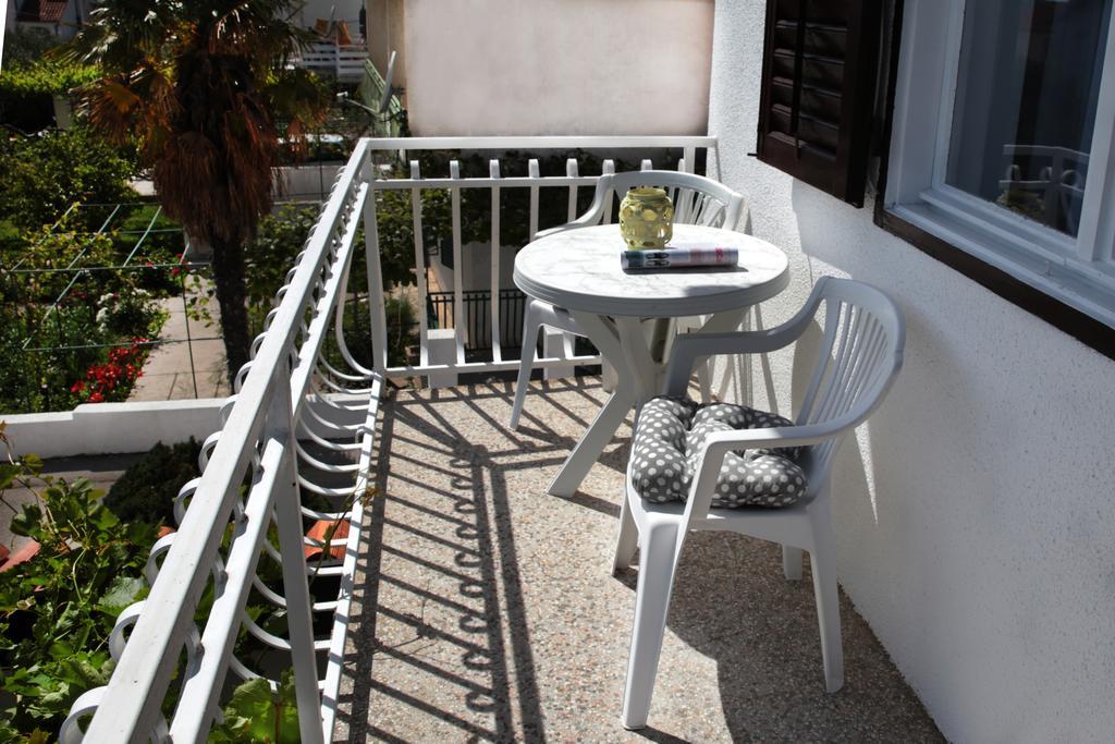 Apartments And Room Anka Vodice Kültér fotó