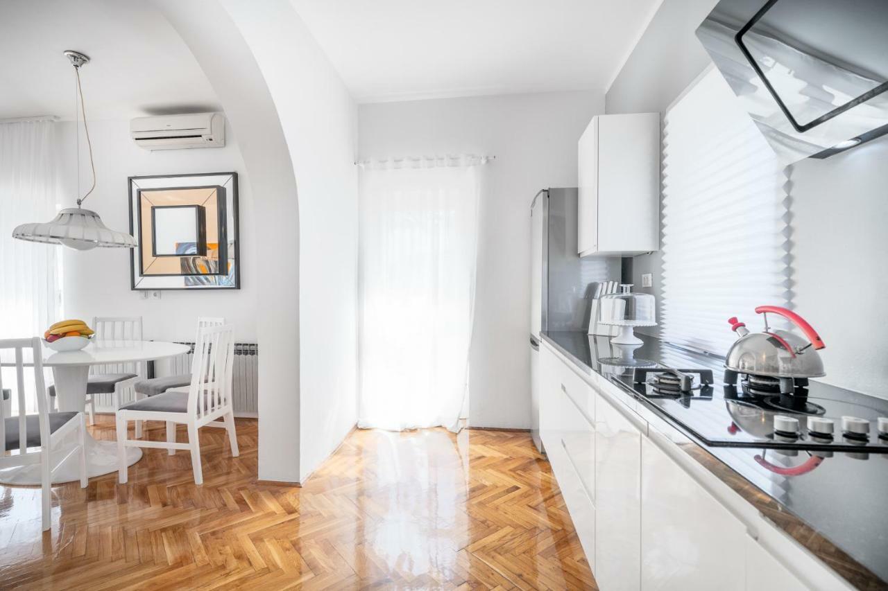Apartments And Room Anka Vodice Kültér fotó